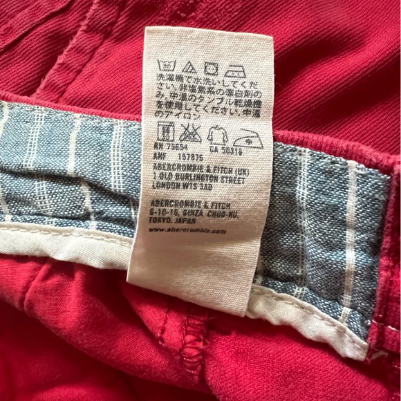 Abercrombie & Fitch red slightly distressed preppy short - Picture 7 of 7
